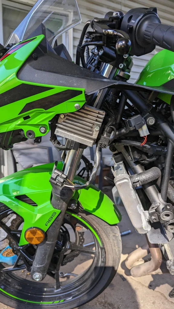 πισκευή σε στραβά καλάμια και στραβό πιρούνι μοτοσυκλέτας με χρήση καλίμπρας ακριβείας.